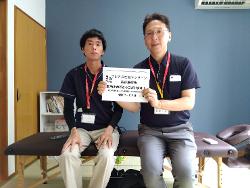 向かって(右）相談員の菅原と(左）施術師の西川先生